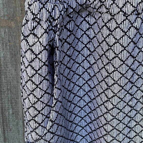 Banana Republic Women's Blue & Gray Diamond Tie-Waist V-Neck Sleeveless Romper M - Picture 4 of 9